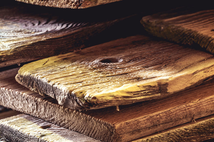 Zdjęcie desek ze starego drewna, naszego materiału
